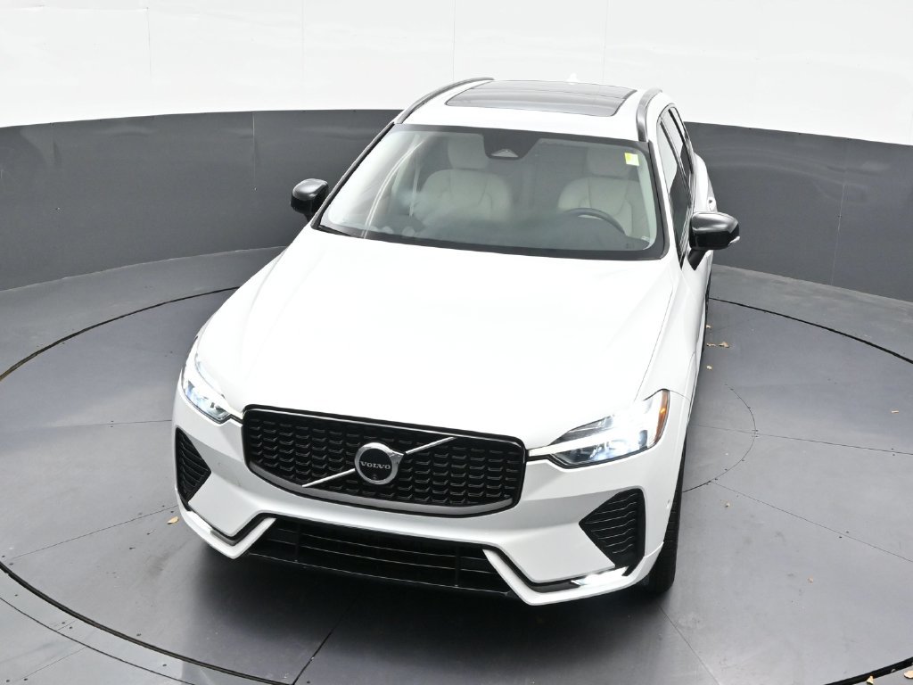 Certified 2024 Volvo XC60 B5 Plus AWD/4WD image 17