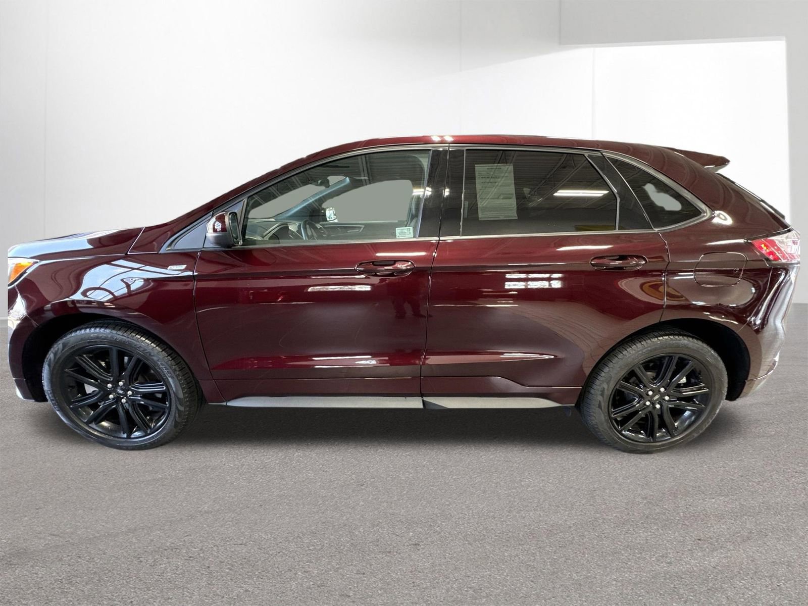 Used 2024 Ford Edge ST-Line w/ Class II Trailer Tow Package AWD/4WD image 34