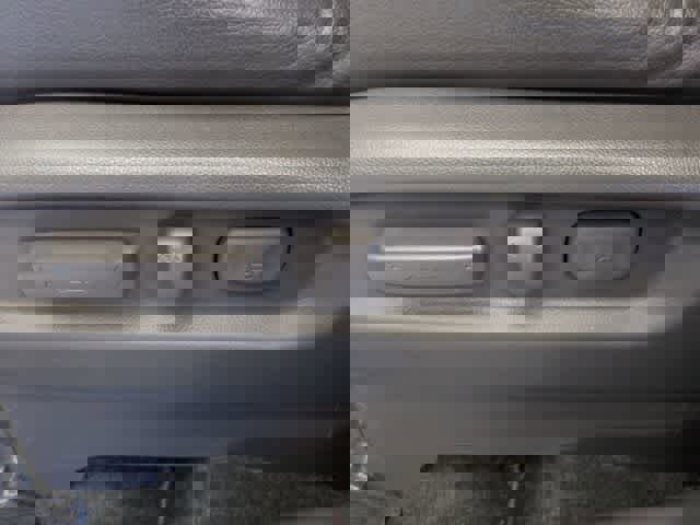 Used 2016 Honda Odyssey Touring Elite image 18