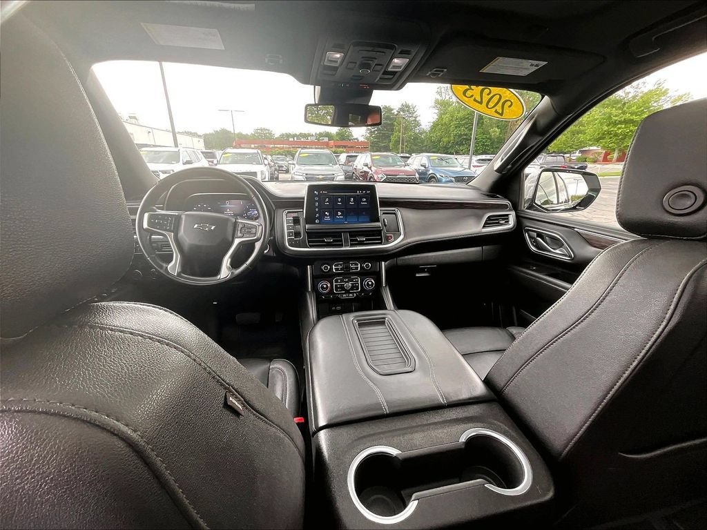 Used 2023 Chevrolet Tahoe Z71 w/ Luxury Package AWD/4WD image 21