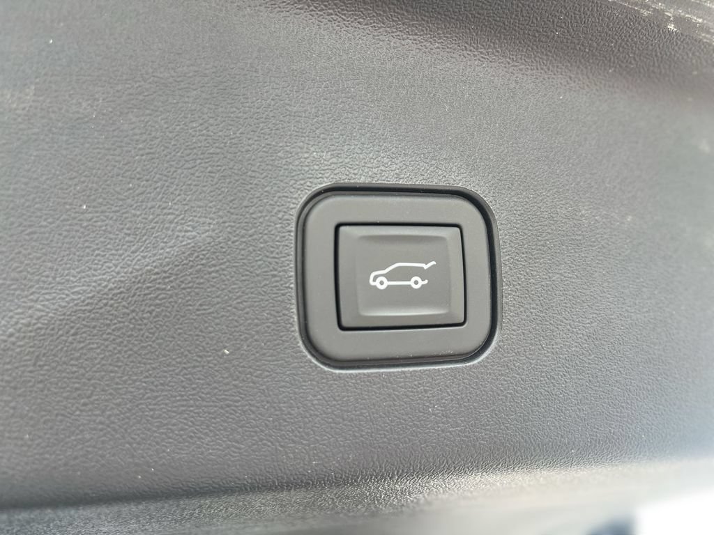 Certified 2026 Cadillac Vistiq Luxury w/ LPO, Floor Liner Package AWD/4WD image 17