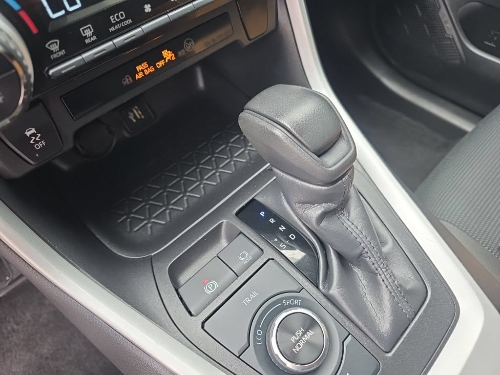 Certified 2024 Toyota RAV4 LE AWD/4WD image 22