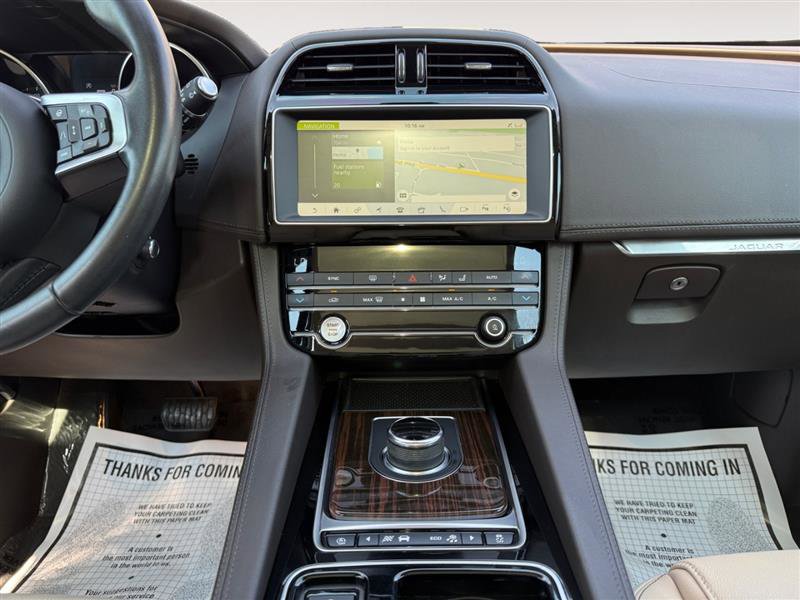 Used 2020 Jaguar F-PACE Prestige image 13