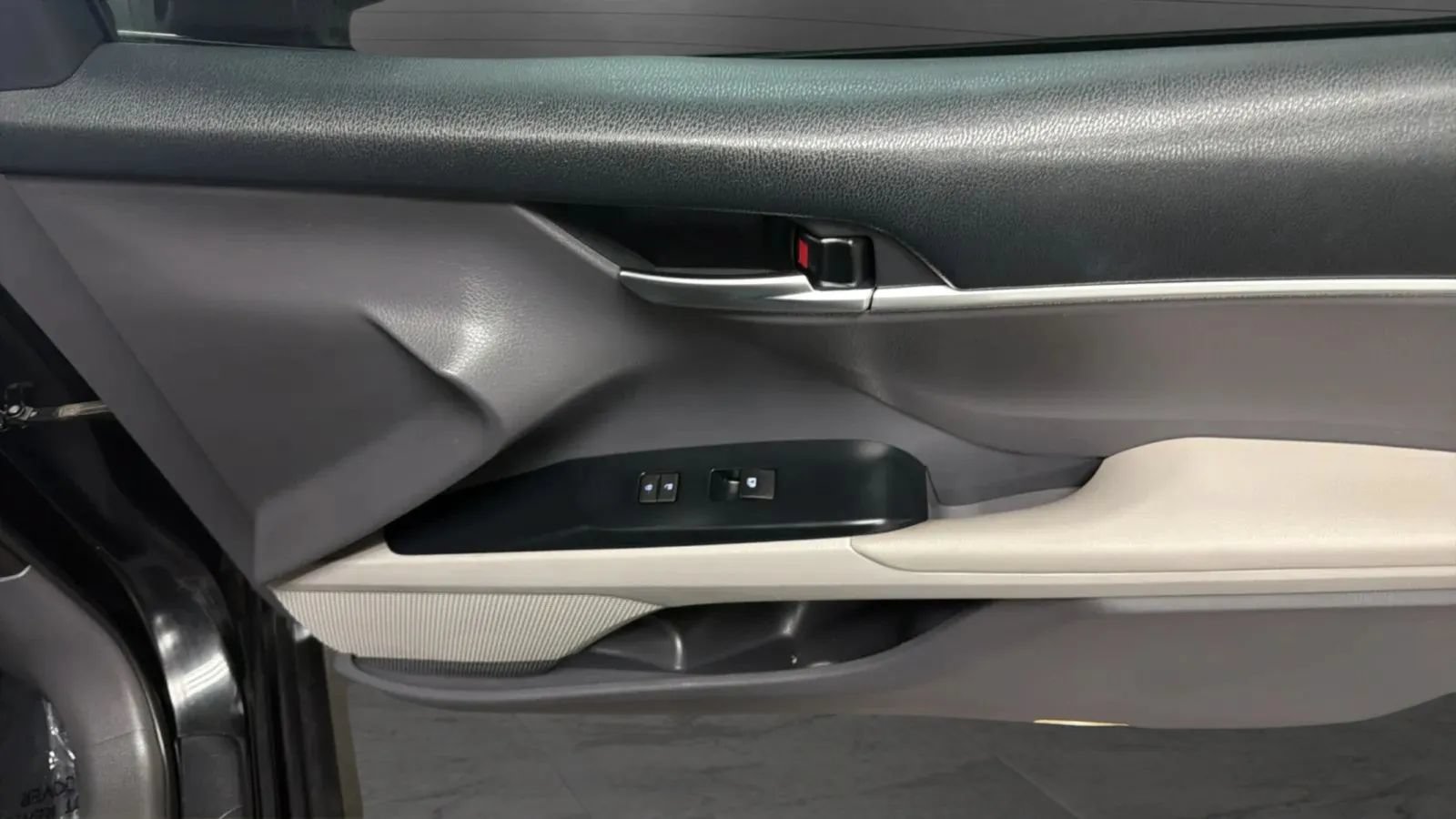 Used 2018 Toyota Camry LE FWD image 17