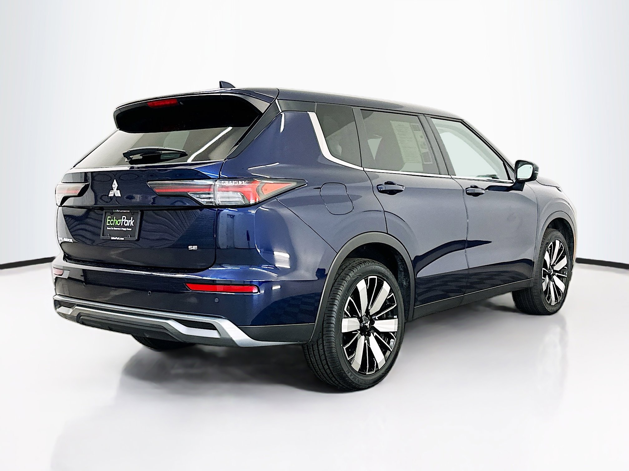 Used 2025 Mitsubishi Outlander SE image 9