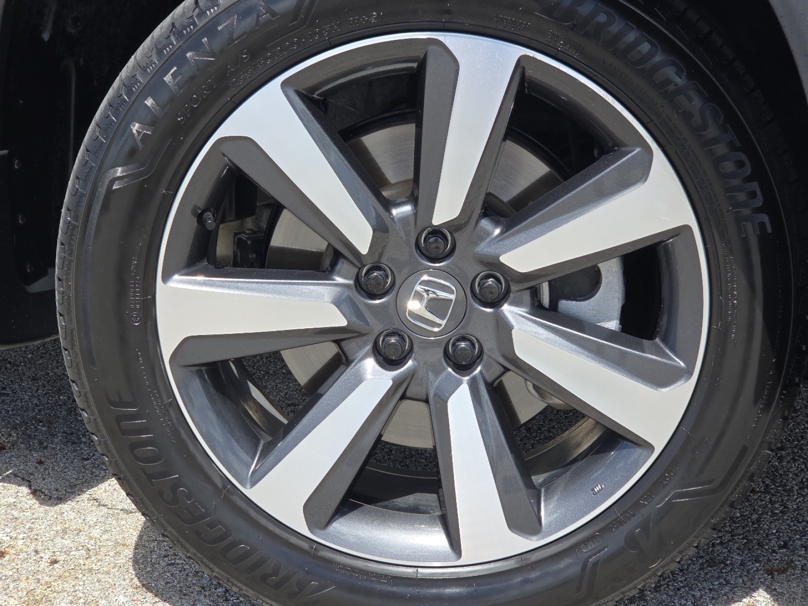 Used 2025 Honda Pilot Touring image 13