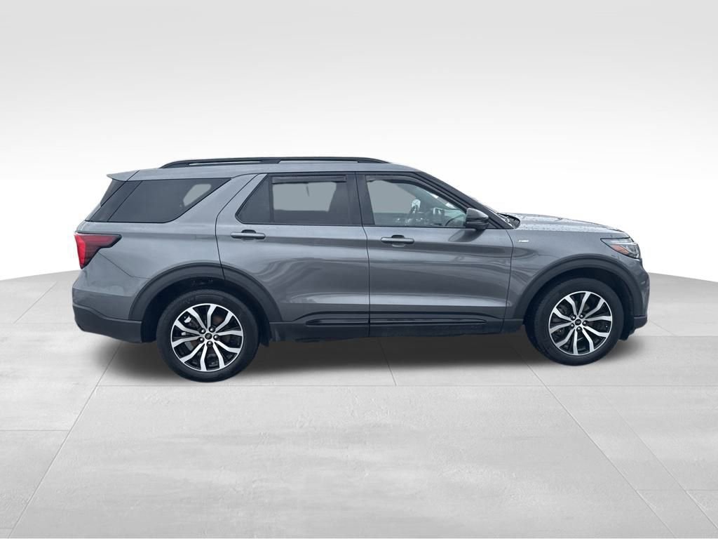 Used 2025 Ford Explorer ST-Line image 7
