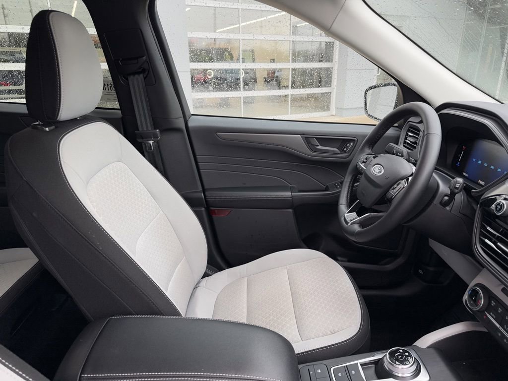 Used 2025 Ford Escape Active w/ Cold Weather Package FWD image 27