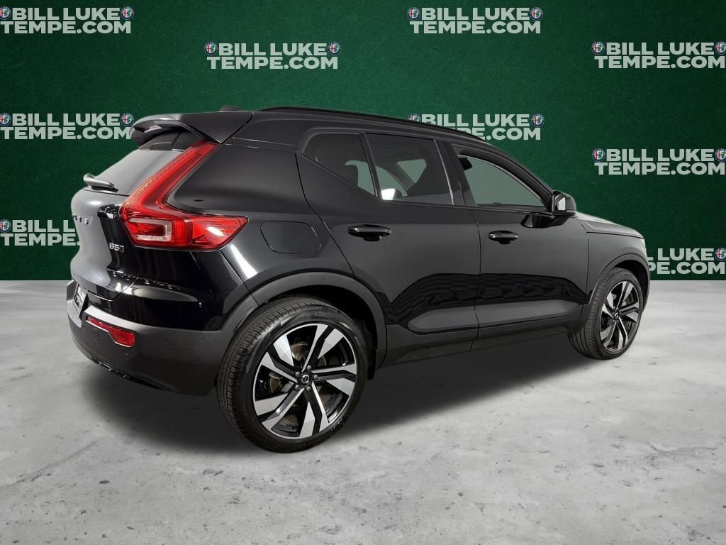 Used 2025 Volvo XC40 B5 Plus image 6