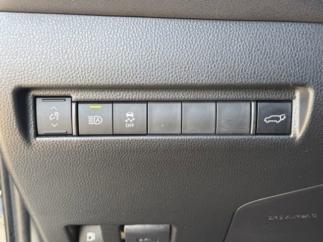 Used 2024 Toyota Venza XLE image 21