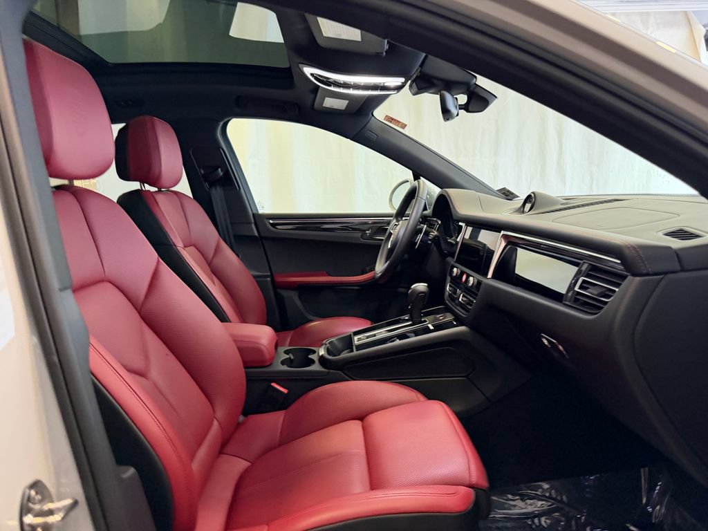 Certified 2026 Porsche Macan S AWD/4WD image 16