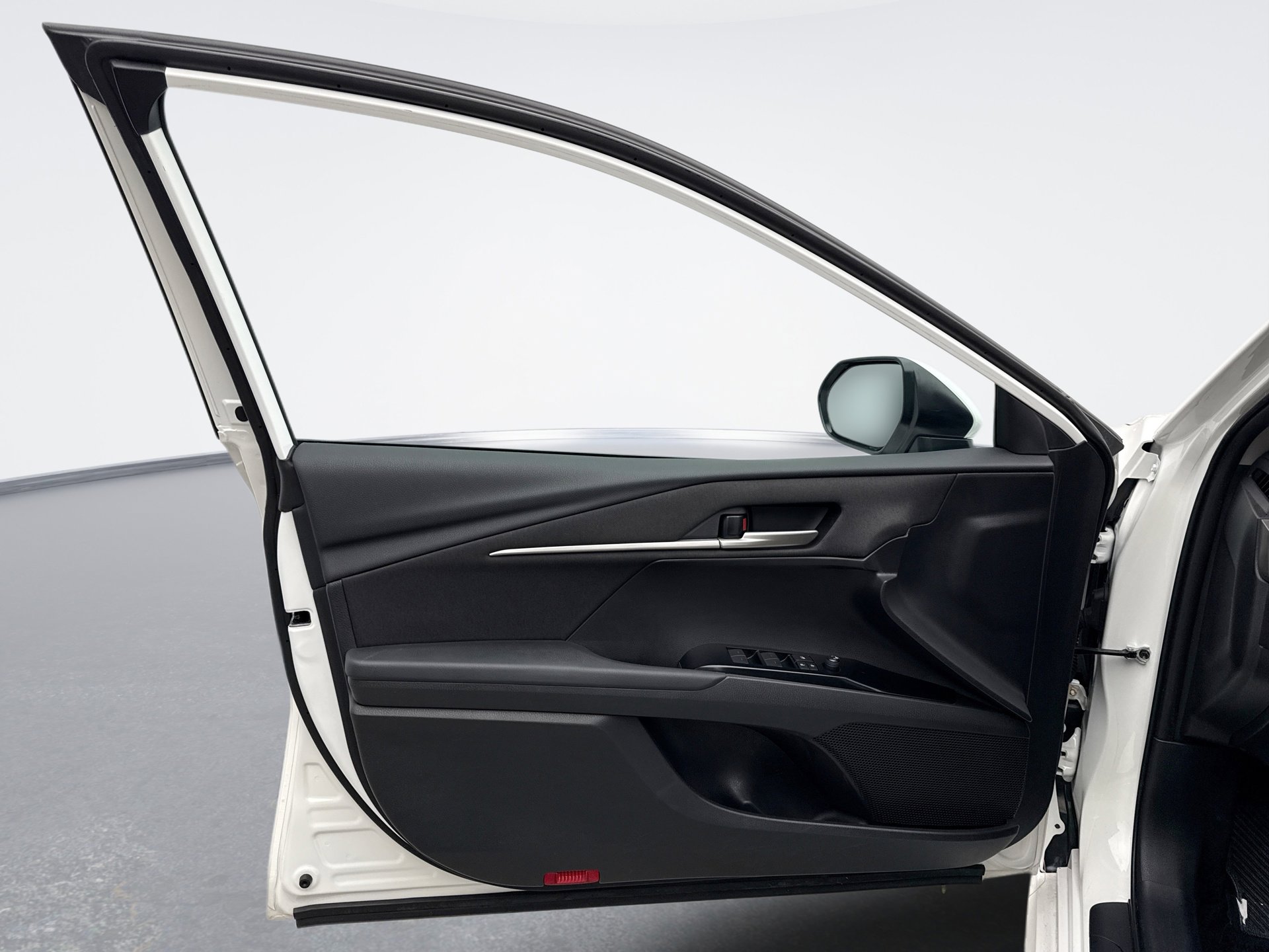 Used 2025 Toyota Camry LE FWD image 9