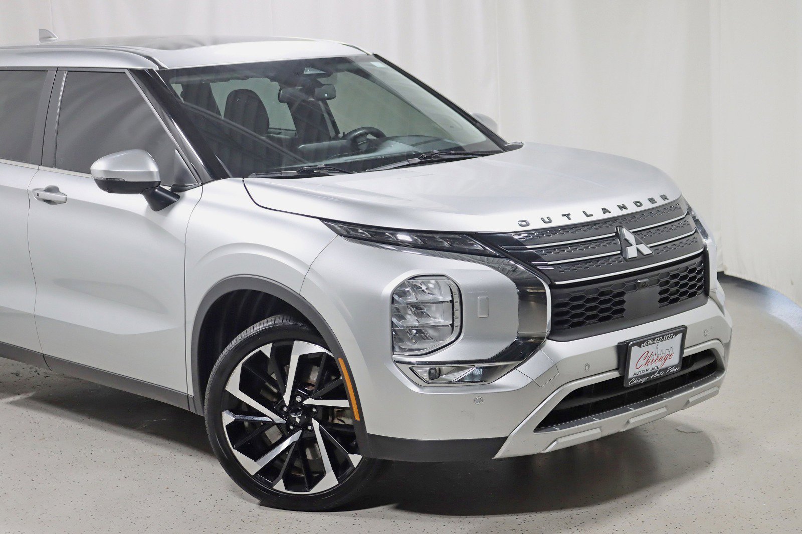 Used 2022 Mitsubishi Outlander SE image 2