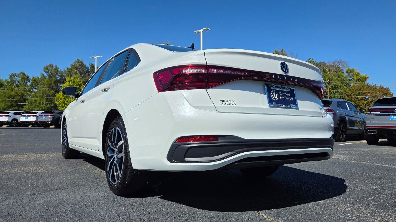Used 2026 Volkswagen Jetta SE FWD image 3