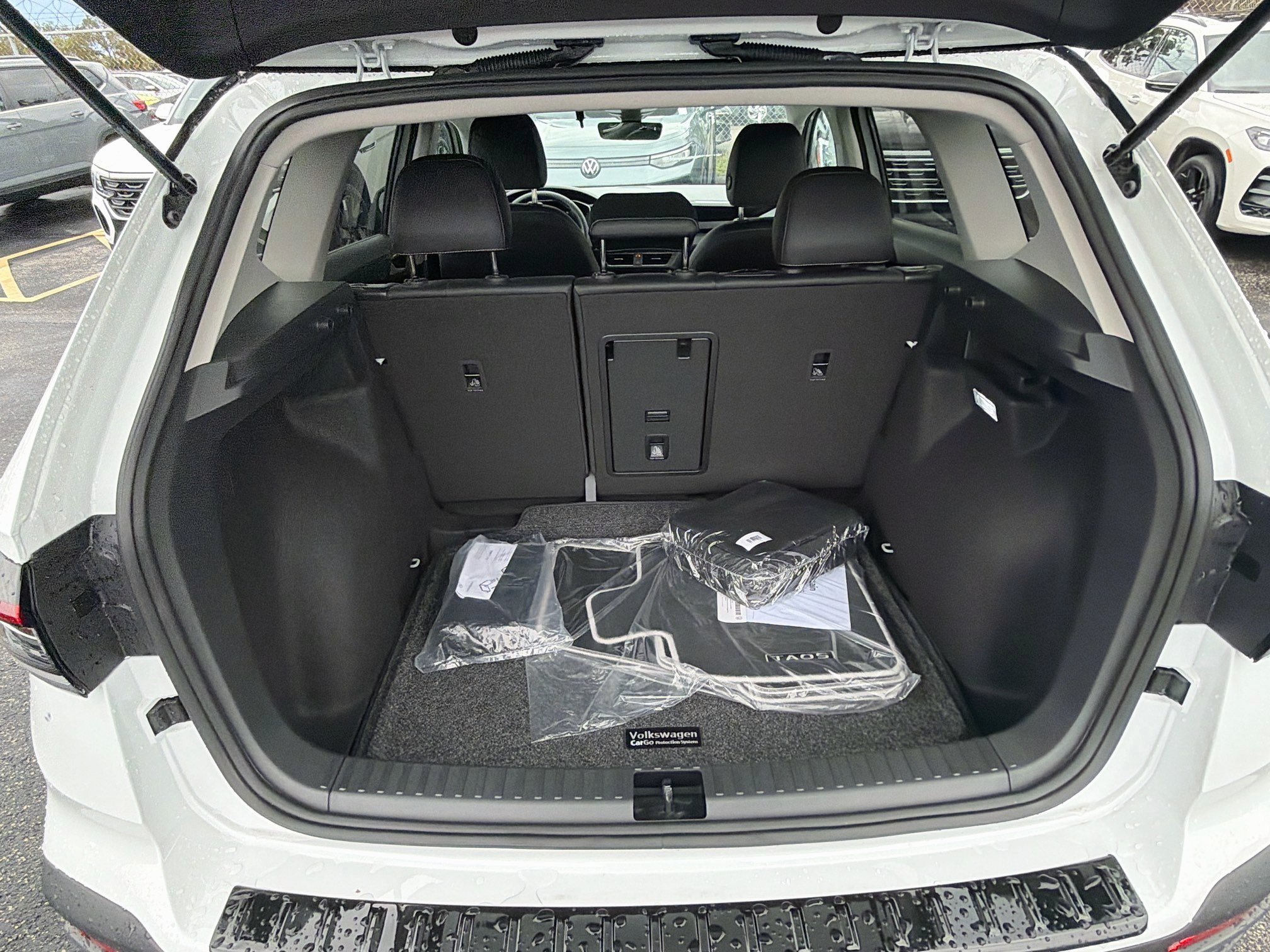 New 2026 Volkswagen Taos SE FWD image 20