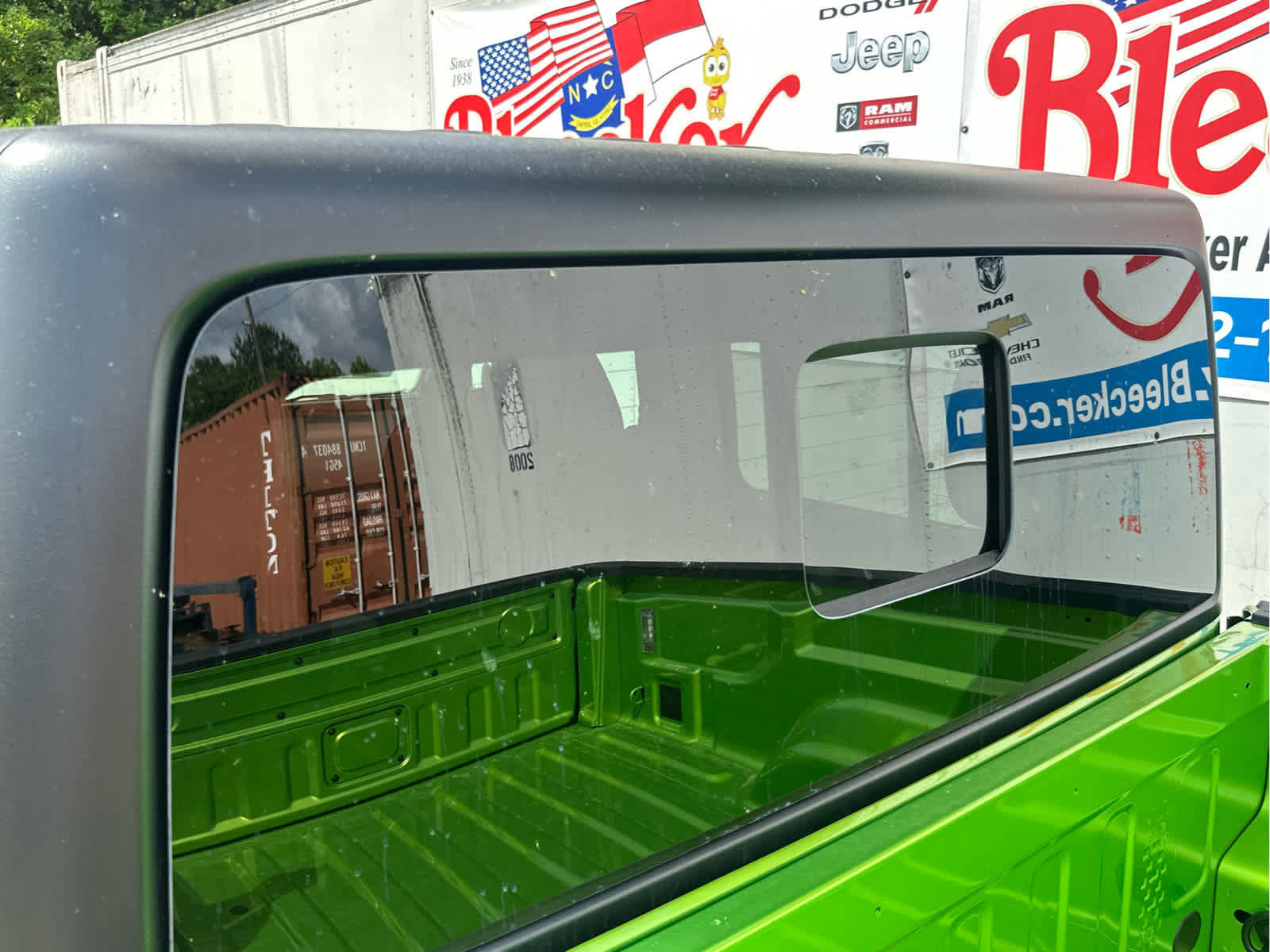 New 2025 Jeep Gladiator Sport image 22