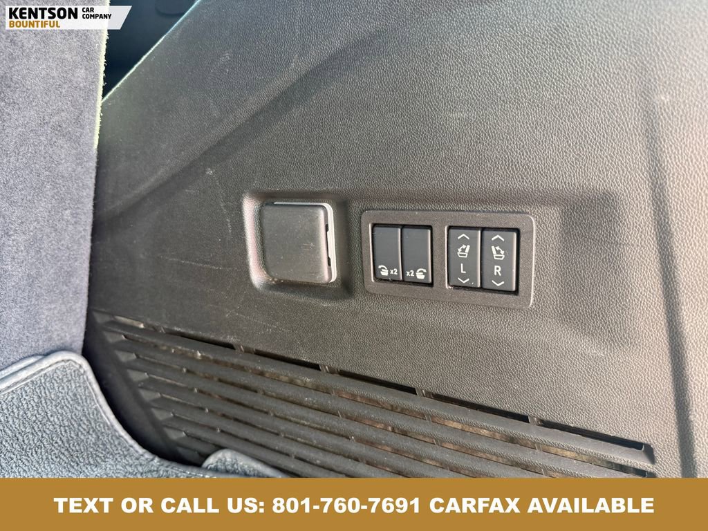 Used 2025 GMC Yukon Denali AWD/4WD image 34