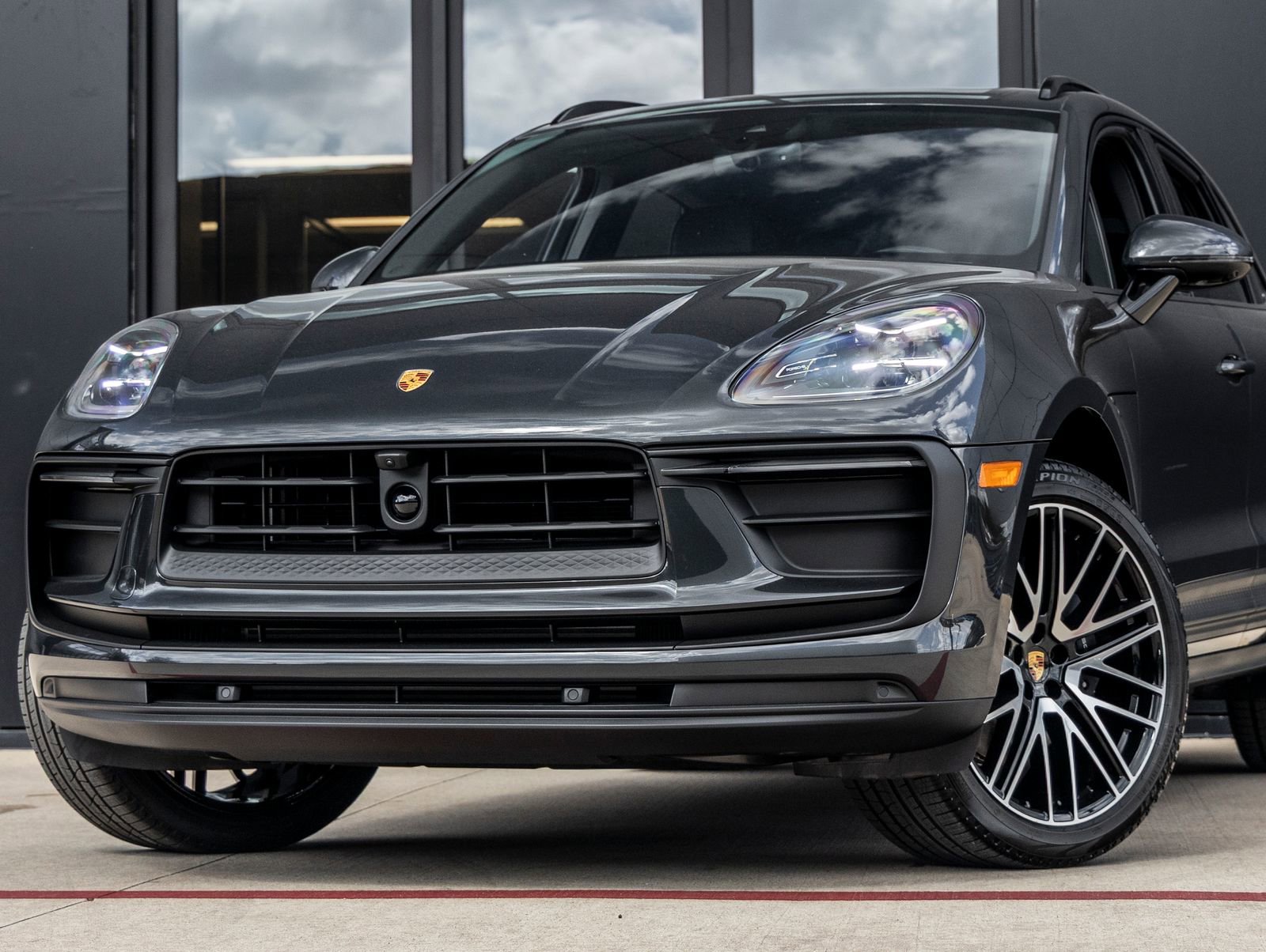 Certified 2026 Porsche Macan AWD/4WD image 7