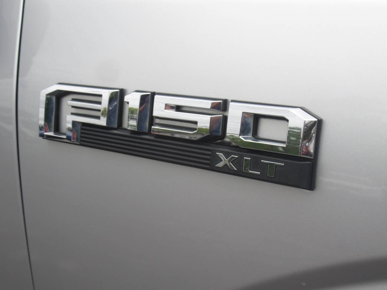 Used 2018 Ford F150 XLT w/ Equipment Group 302A Luxury AWD/4WD image 5