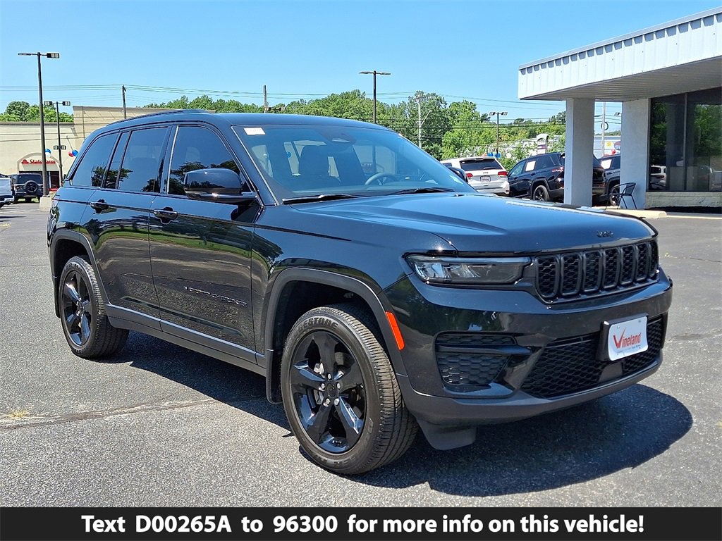 Used 2023 Jeep Grand Cherokee Altitude