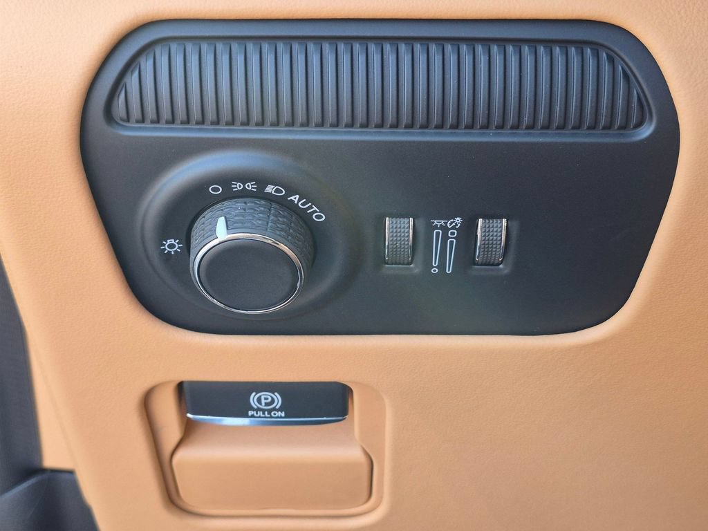 New 2026 Jeep Grand Wagoneer Summit AWD/4WD image 13