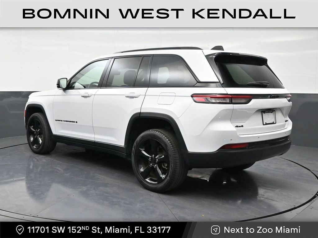Used 2024 Jeep Grand Cherokee Limited w/ Black Appearance Package image 3