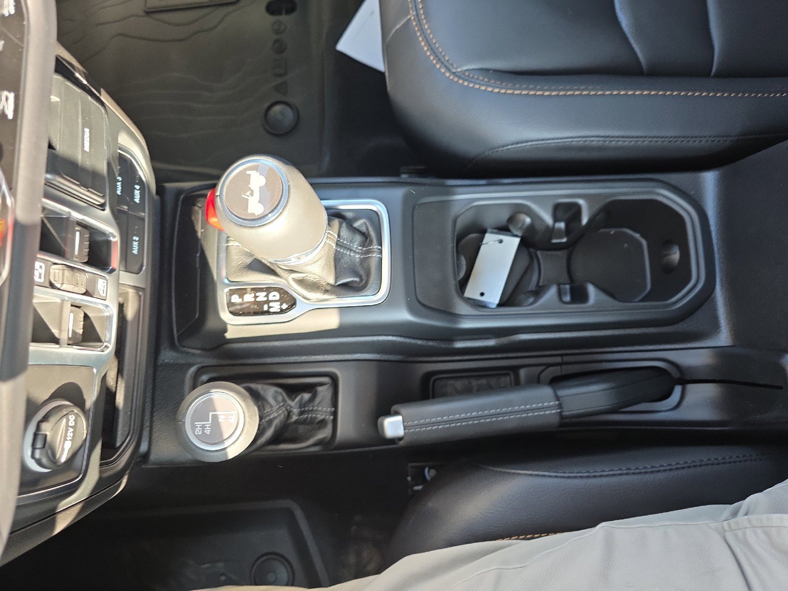 New 2026 Jeep Wrangler Unlimited Sahara AWD/4WD image 27