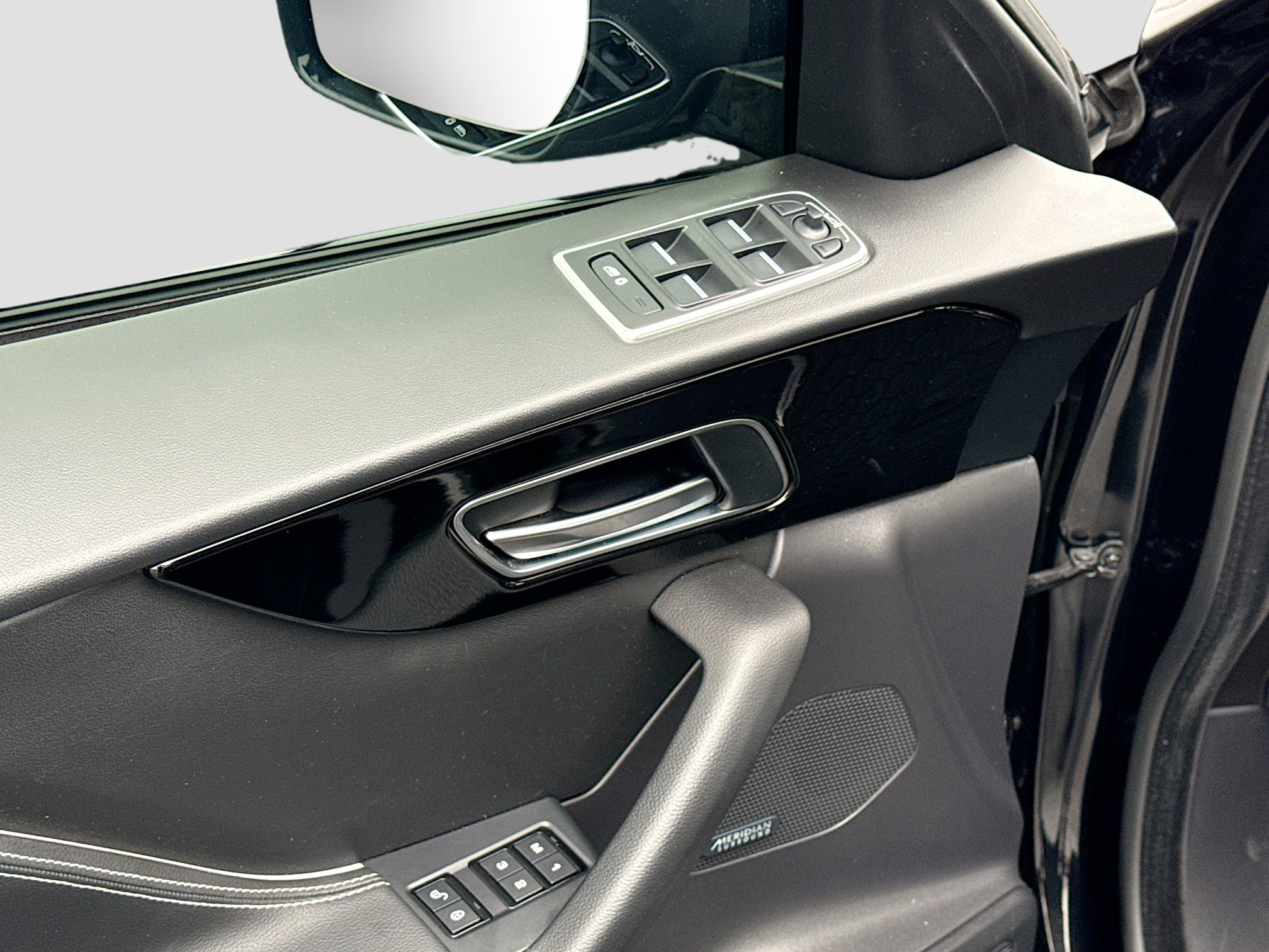 Used 2020 Jaguar F-PACE S image 8