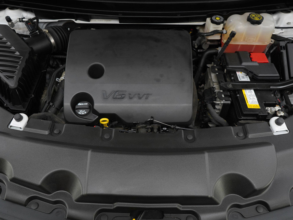 Used 2024 Chevrolet Traverse LT w/ Rear Camera Mirror Package image 35