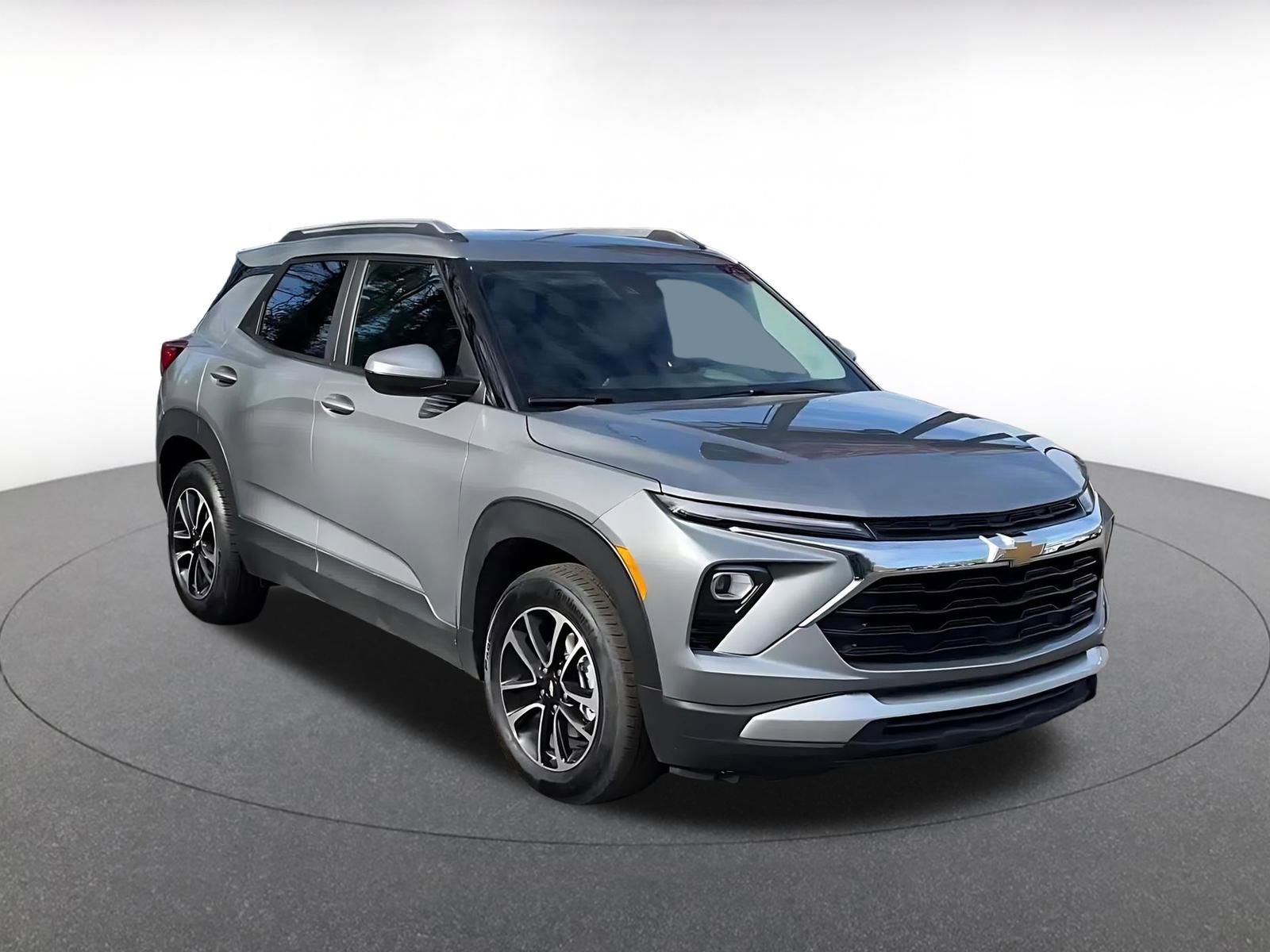 Used 2025 Chevrolet TrailBlazer LT image 3