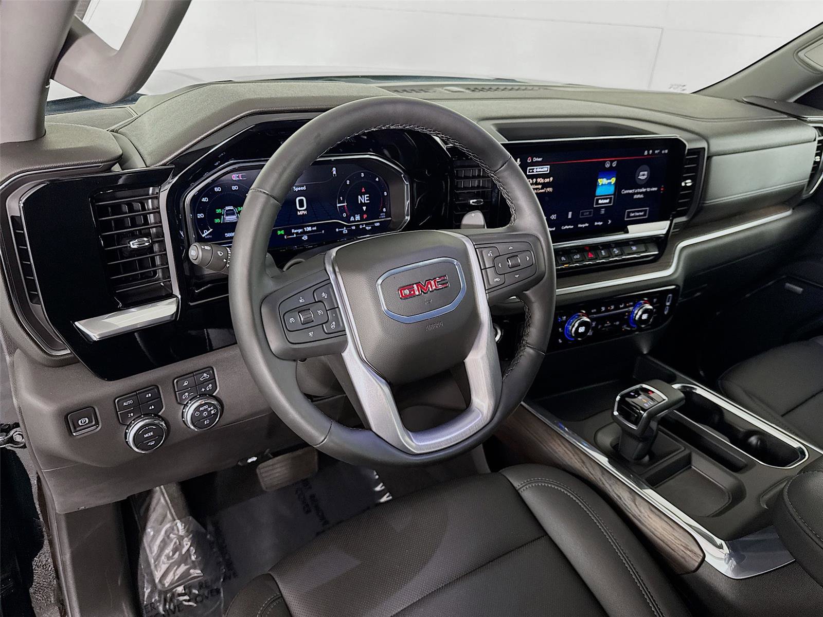 Certified 2025 GMC Sierra 1500 SLT w/ SLT Premium Plus Package AWD/4WD image 9