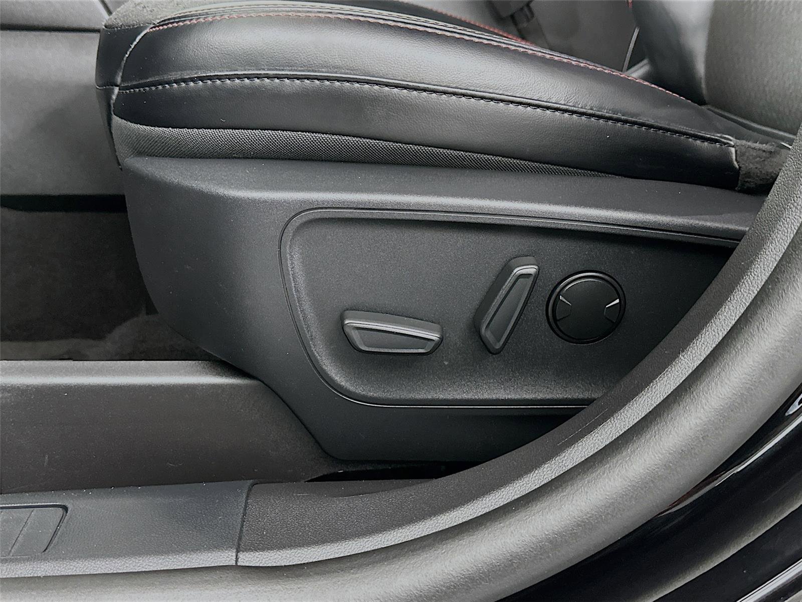 Used 2025 Ford Escape ST-Line image 19