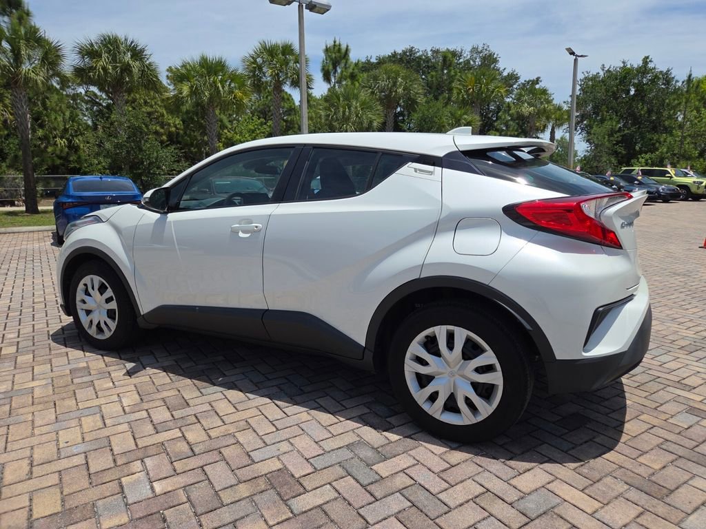 Used 2021 Toyota C-HR LE FWD image 9