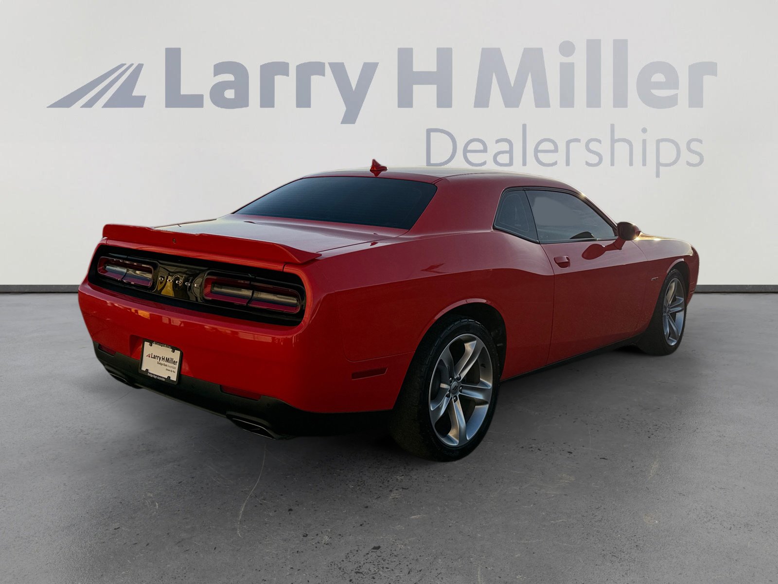 Used 2018 Dodge Challenger R/T w/ Driver Convenience Group image 5