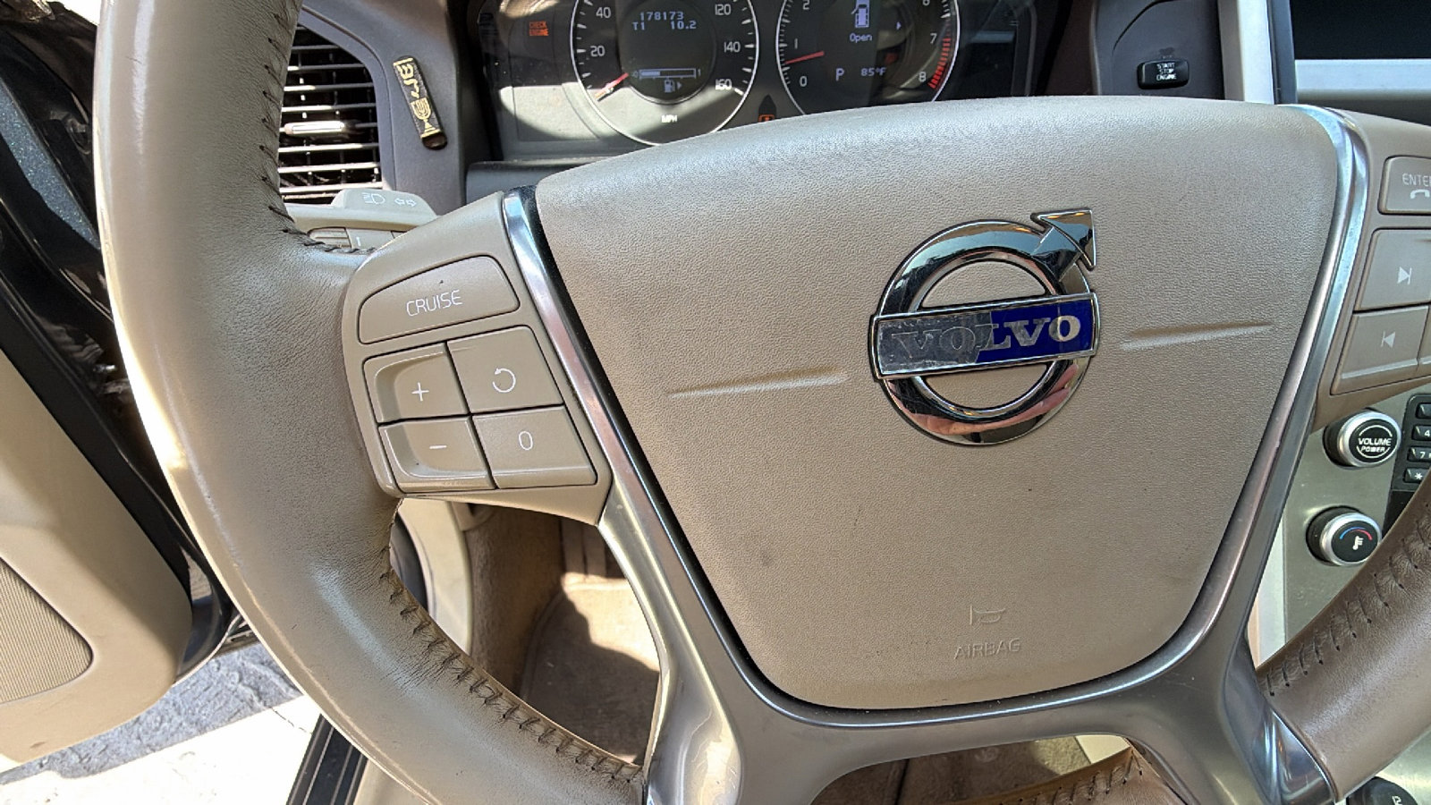 Used 2011 Volvo XC60 3.2 R-Design image 23