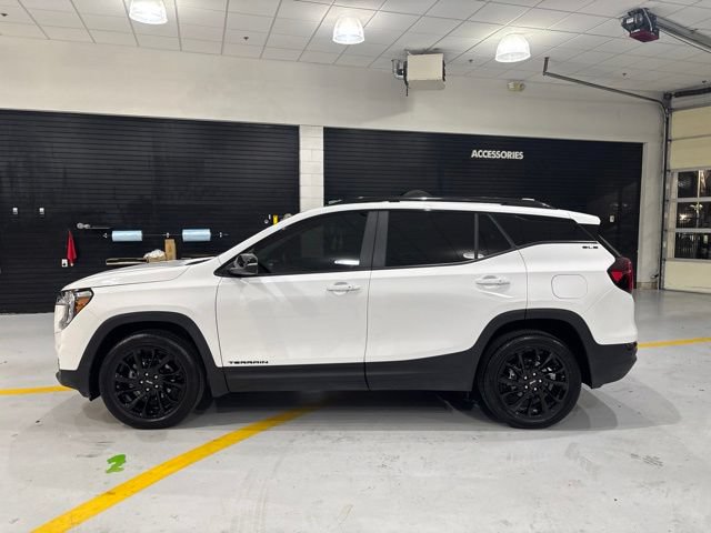 Used 2024 GMC Terrain SLE w/ Driver Convenience Package AWD/4WD image 5