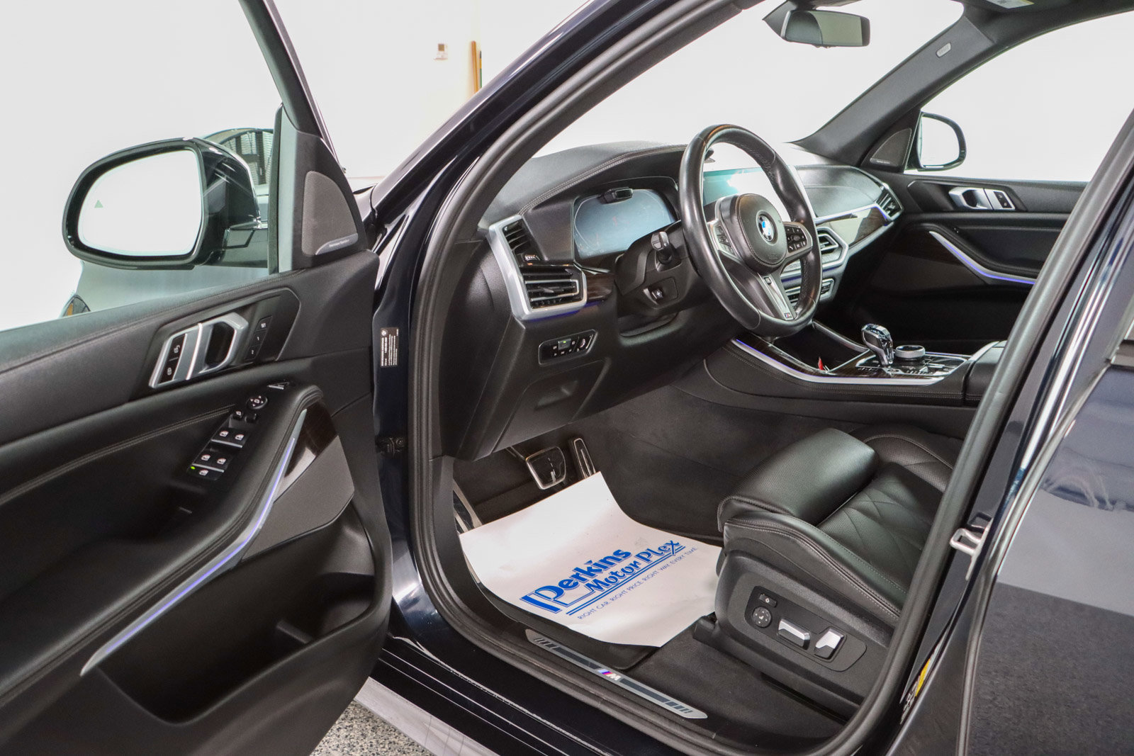 Used 2023 BMW X5 xDrive40i w/ Executive Package AWD/4WD image 3
