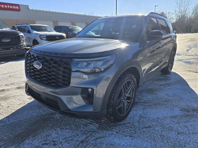 Used 2025 Ford Explorer ST-Line w/ ST-Line Street Pack image 7