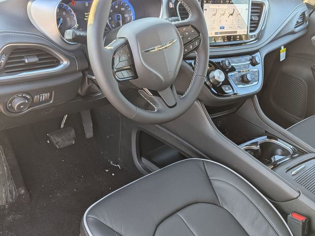 New 2026 Chrysler Pacifica Limited w/ S Appearance Package AWD/4WD image 13