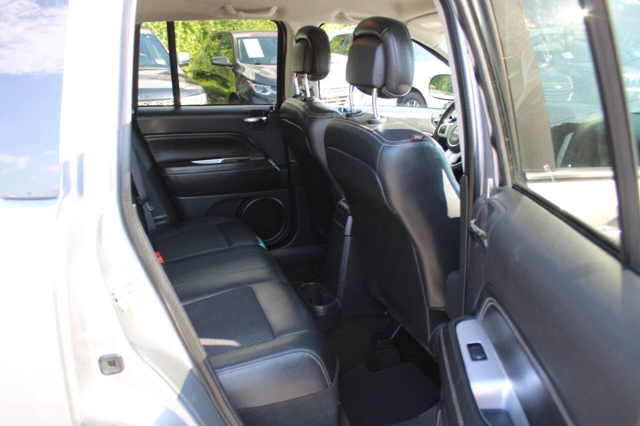 Used 2016 Jeep Compass Latitude image 27