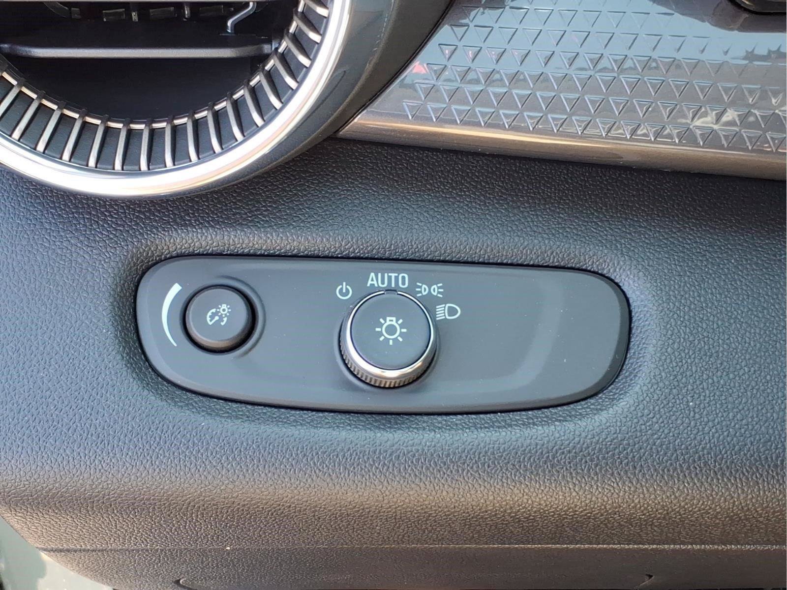 New 2026 Chevrolet Trax ACTIV w/ Driver Confidence Package FWD image 17