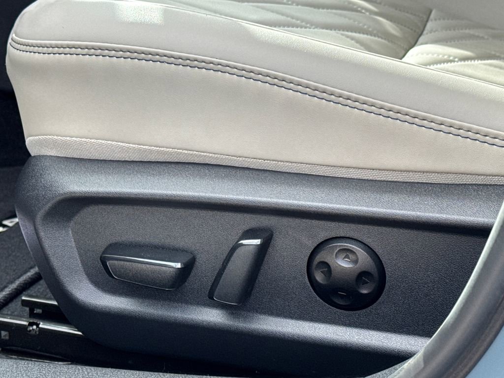 New 2026 Nissan Sentra SL w/ Floor Mat Package FWD image 32