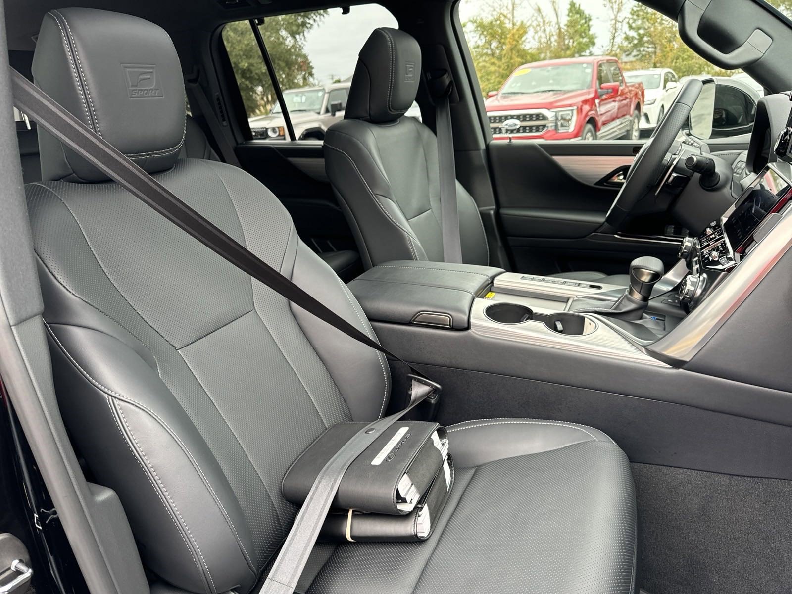 Used 2024 Lexus LX 600 F Sport image 41