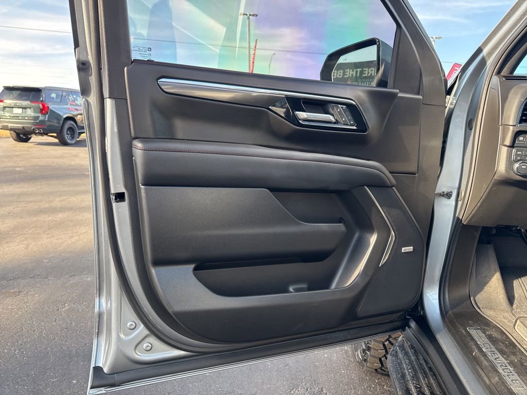 Used 2025 Chevrolet Tahoe RST w/ Comfort Package image 13