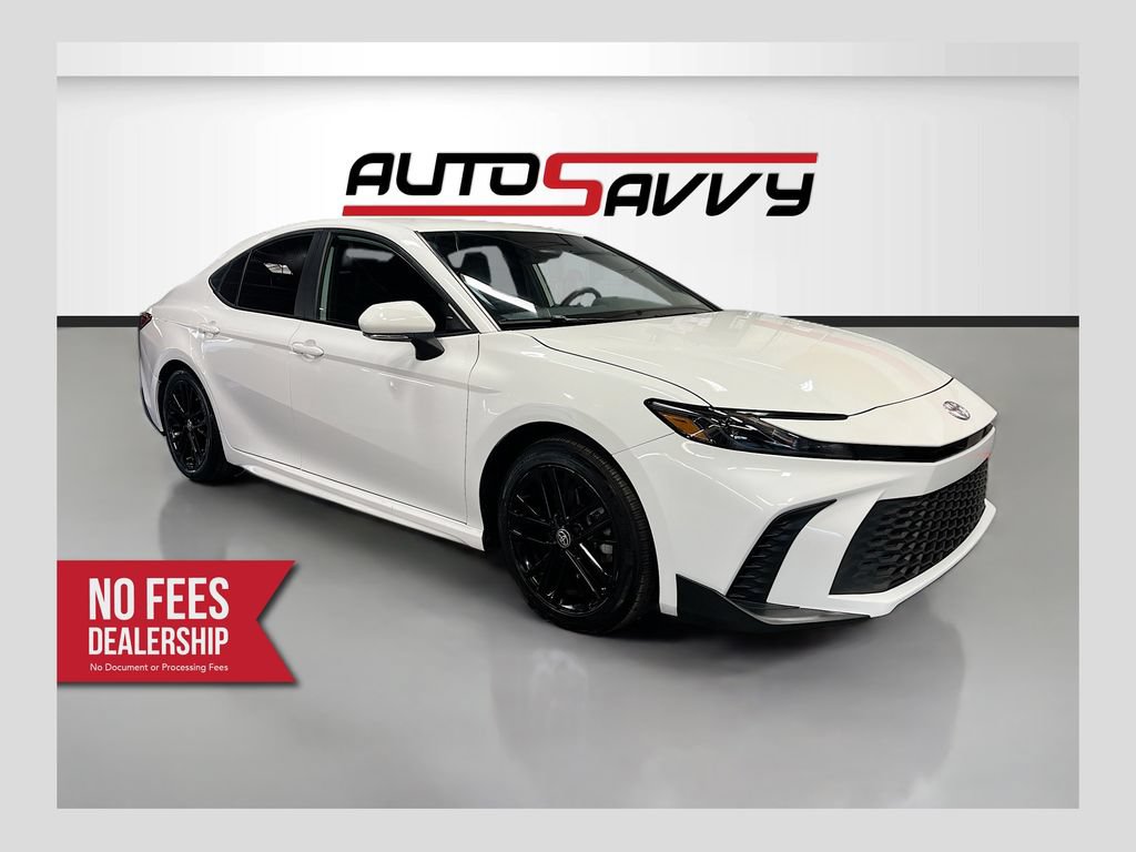 Used 2025 Toyota Camry SE FWD image 1