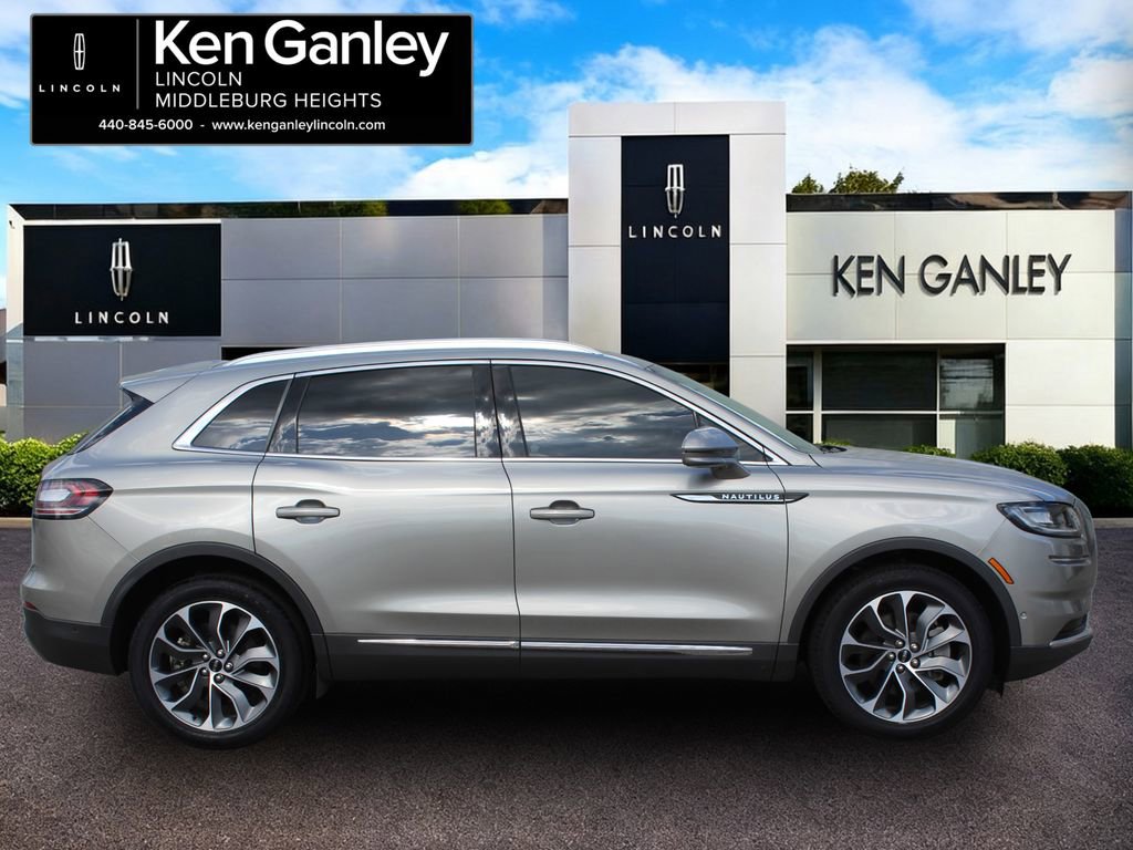 Used 2022 Lincoln Nautilus Reserve AWD/4WD image 7