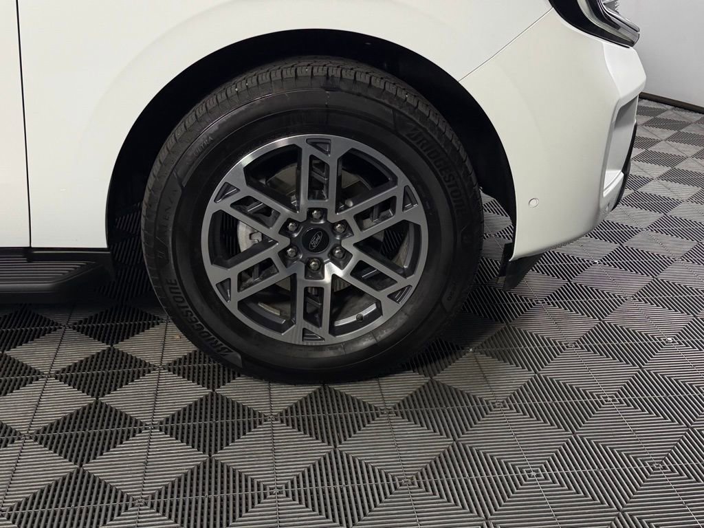 Used 2025 Ford Expedition Active image 12