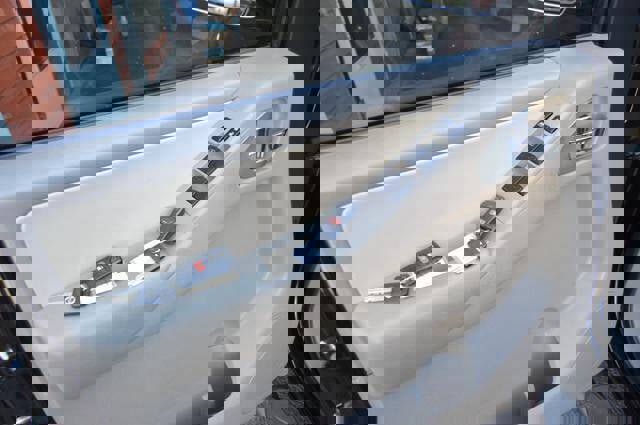 Used 2012 Nissan Frontier SL w/ Moonroof Pkg image 47