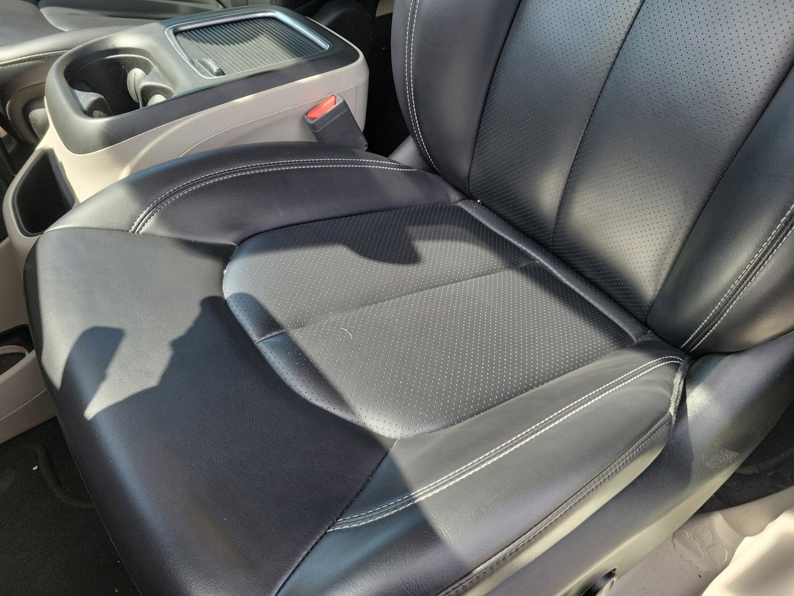 Used 2023 Chrysler Pacifica Touring-L FWD image 18