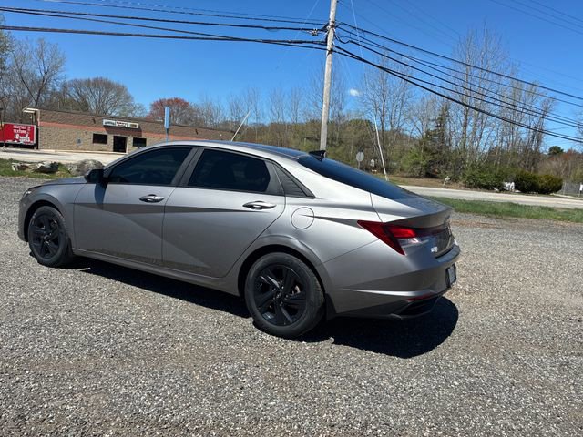 Used 2023 Hyundai Elantra SEL FWD image 3